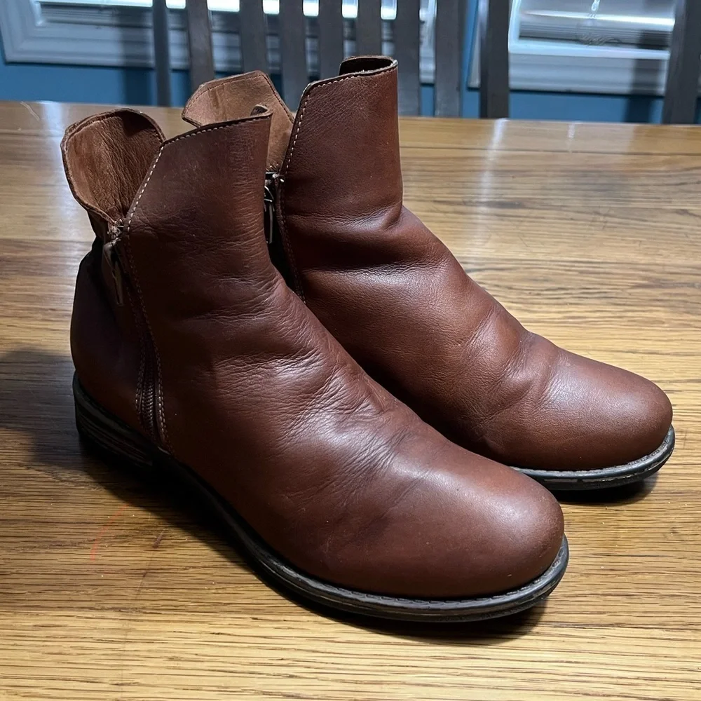 Taos Zip It Leather Ankle Boots | US 5–5.5 (EU 36) | Arch Support | 9196-COG
